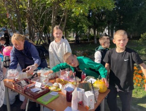 БОЛЬШАЯ ПОМОЩЬ ОТ МАЛЕНЬКОГО ПОСЕЛКА