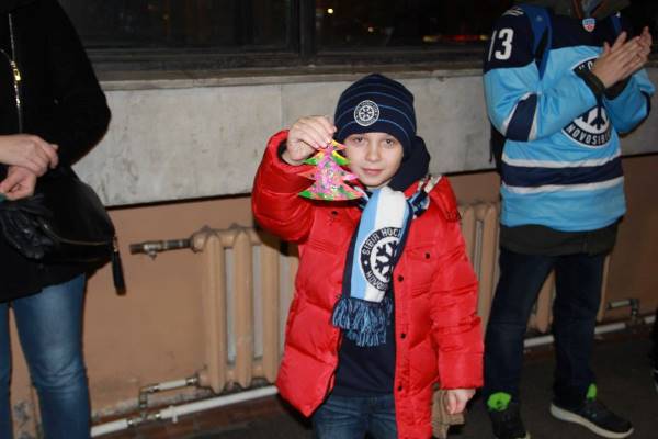 Хоккеисты «Сибири» готовят подарки детям с онкологическими заболеваниями 
