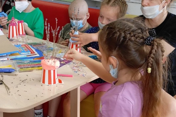 ЗА РАЗГОВОРАМИ ВРЕМЯ ТЕЧЕТ НЕЗАМЕТНО