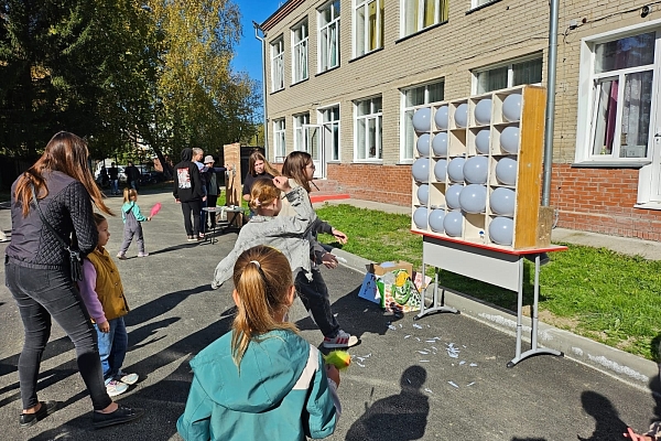БОЛЬШАЯ ПОМОЩЬ ОТ МАЛЕНЬКОГО ПОСЕЛКА