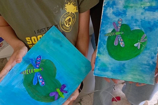 НАХОДИТЬ ПОВОДЫ ДЛЯ ПРАЗДНИКА