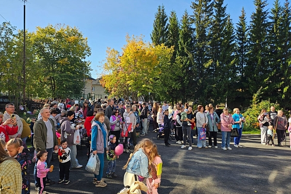 БОЛЬШАЯ ПОМОЩЬ ОТ МАЛЕНЬКОГО ПОСЕЛКА