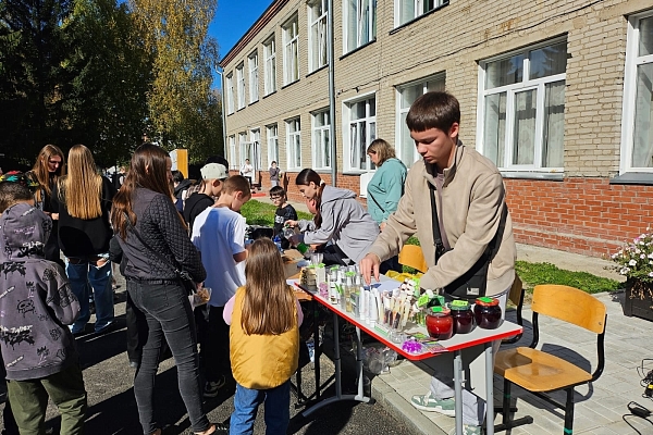 БОЛЬШАЯ ПОМОЩЬ ОТ МАЛЕНЬКОГО ПОСЕЛКА