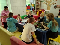 ЗАЧЕМ ВОЛОНТЕРЫ МОЮТ ОПАВШИЕ ЛИСТЬЯ?