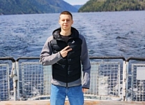 ВОСЬМИЛЕТНИЙ МАЛЬЧИК С РЕТИНОБЛАСТОМОЙ СТАЛ СТУДЕНТОМ